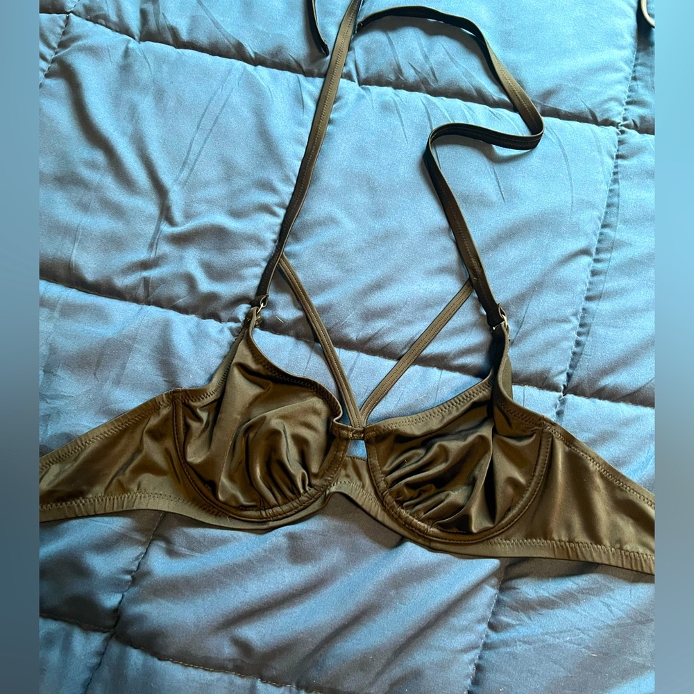 Front detail bikini top